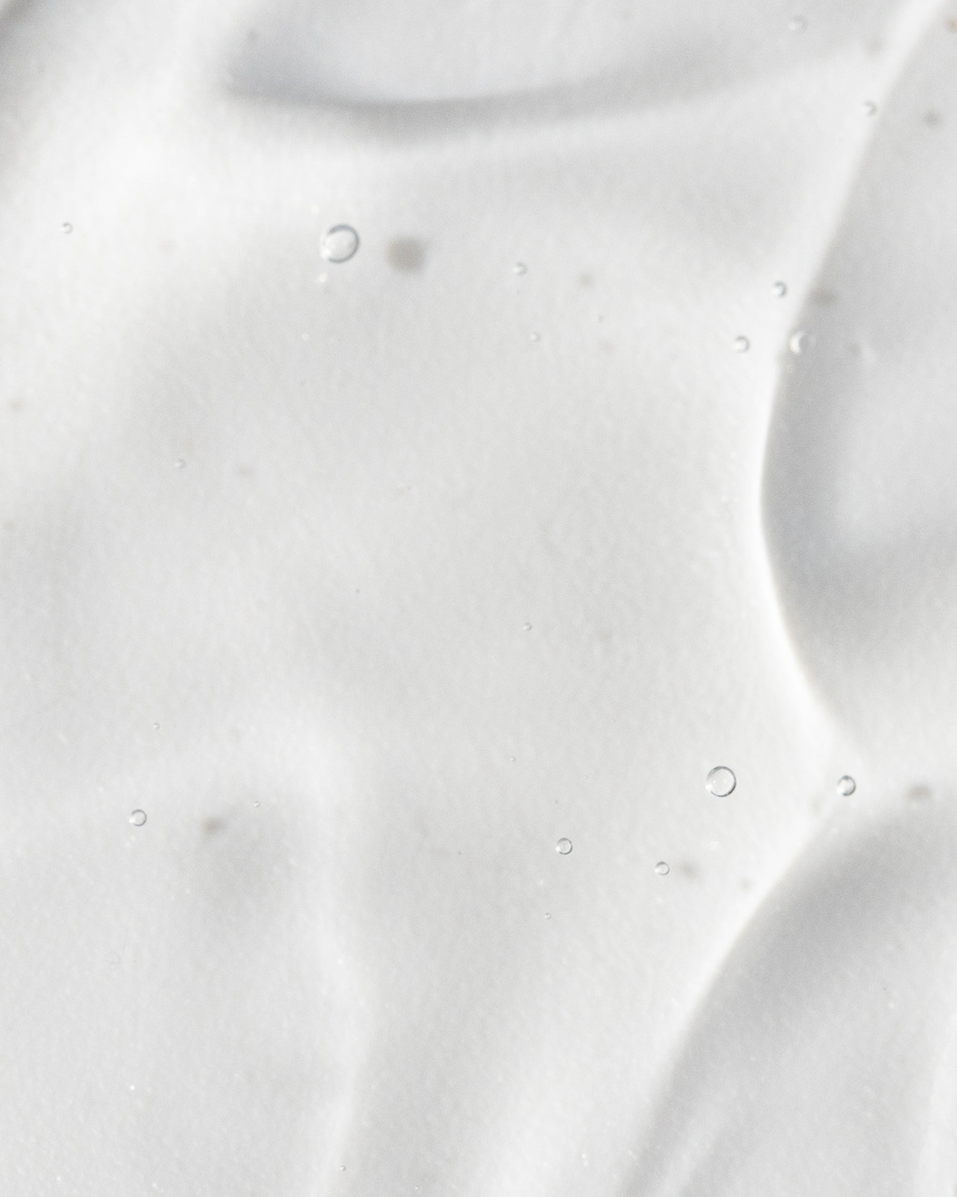 Close-up of smooth, lightweight hydrating gel with droplets, showcasing the texture of Vivier Ultimage™.