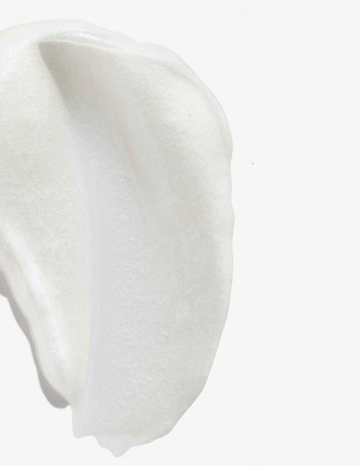 Creamy texture of Redken Color Extend Magnetics Conditioner on a white background. Ideal for color-treated hair.