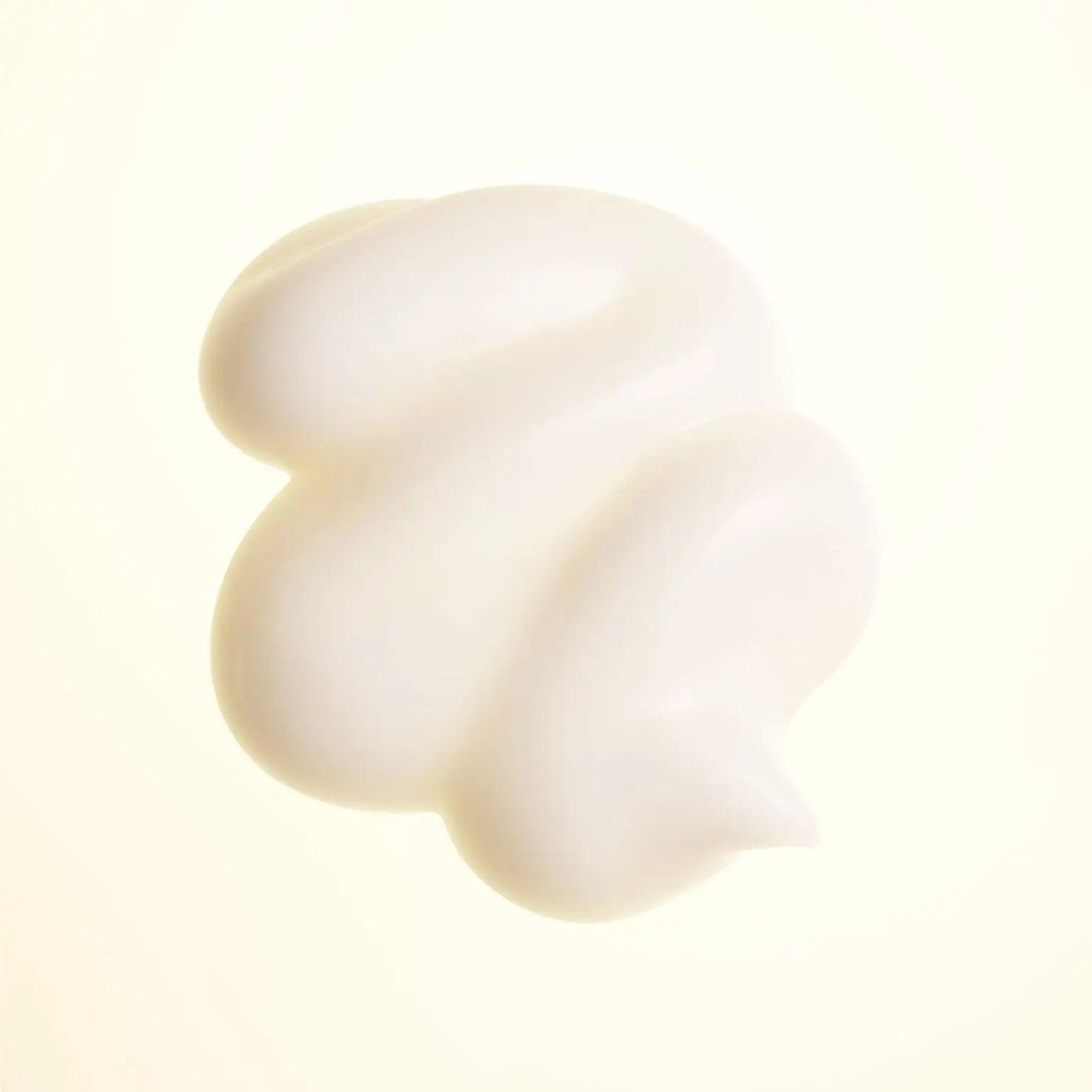 Creamy texture of Hair Alchemy Strengthening Masque for intense hydration and hair strengthening.