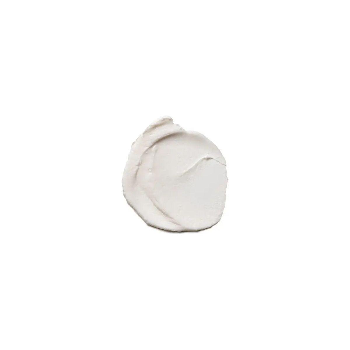 Smooth texture of Style Molding Cream showcasing its creamy consistency for effortless styling and definition.