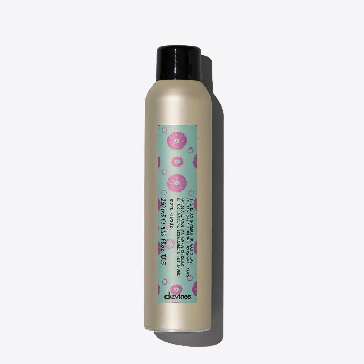 Non-aerosol, invisible hairspray with a flexible, humidity-resistant formula for a natural finish.