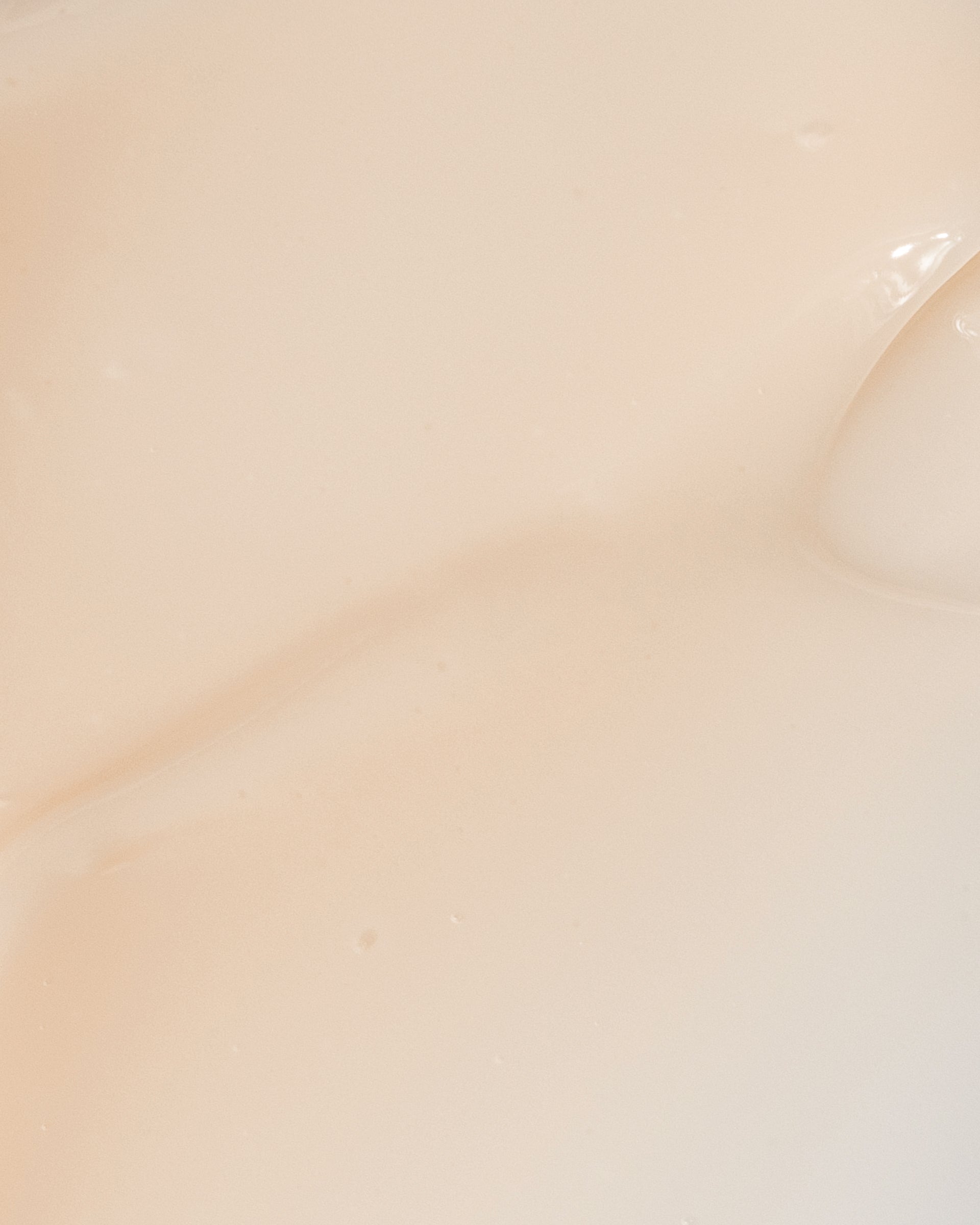Close-up of Vivier DERMA-V™ lightweight cream texture, showcasing its creamy consistency for skin barrier repair.