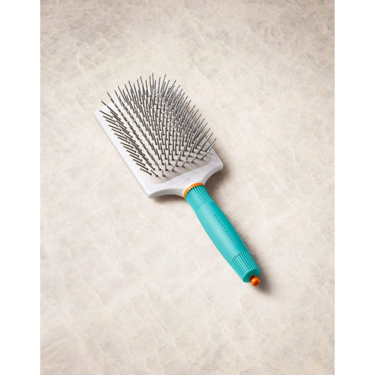 Moroccanoil Ceramic Paddle Brush with ergonomic handle for shiny, smooth hair and even heat distribution. Perfect for all hair lengths.