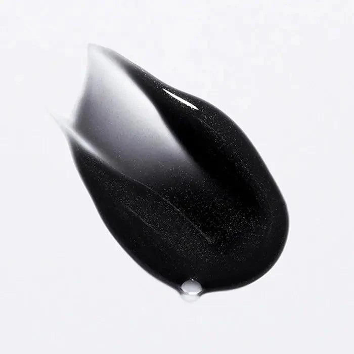 Black and white creamy texture of Kérastase Chronologiste Pré-Cleanse Régénérant pre-shampoo treatment.