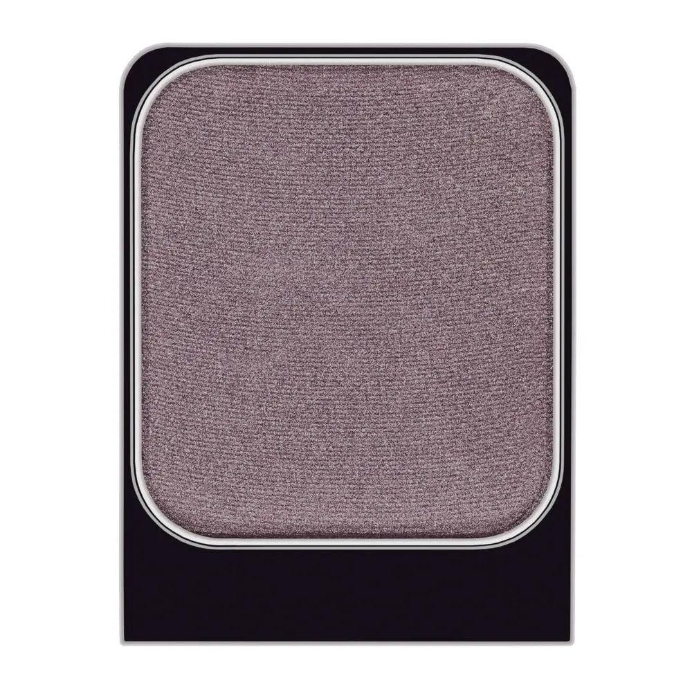 Malu Wilz Eyeshadow powder in a beautiful soft purple shade, perfect for creating stunning eye makeup looks.