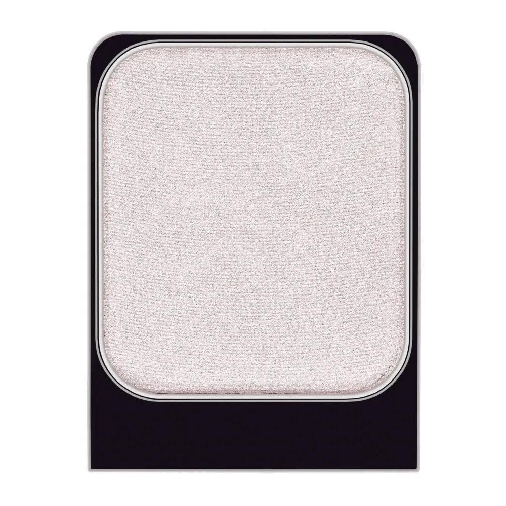 Malu Wilz high-quality eyeshadow powder in a shimmering white shade, perfect for adding dimension to eye makeup.