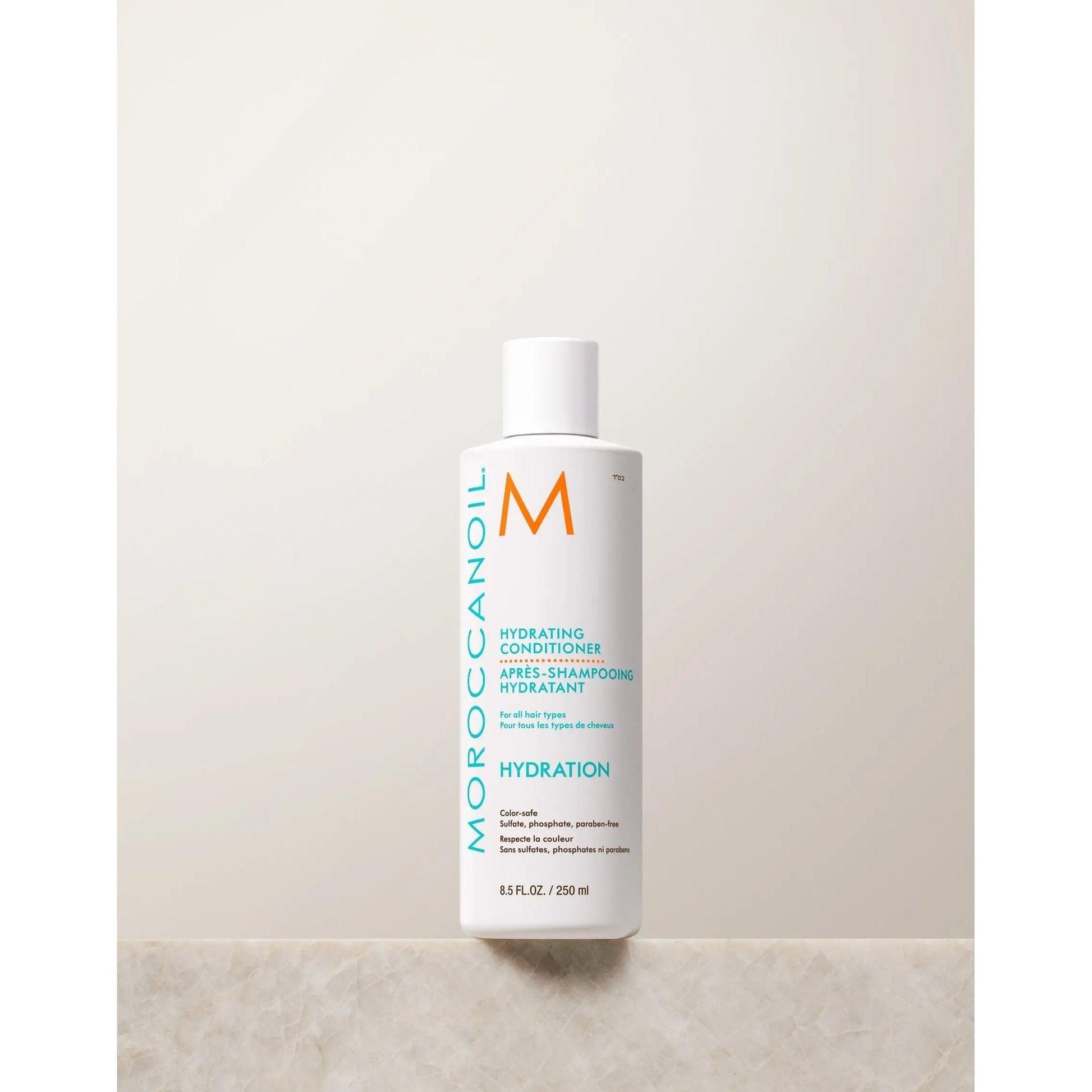 Moroccanoil Hydrating Conditioner bottle for daily moisture and smoothing, enriched with argan oil and vitamins A and E.