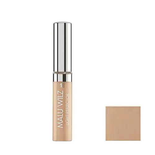 Malu Wilz Light Reflector 4.5ml showcasing luminous makeup for a radiant, natural glow. Perfect for highlighting complexion.
