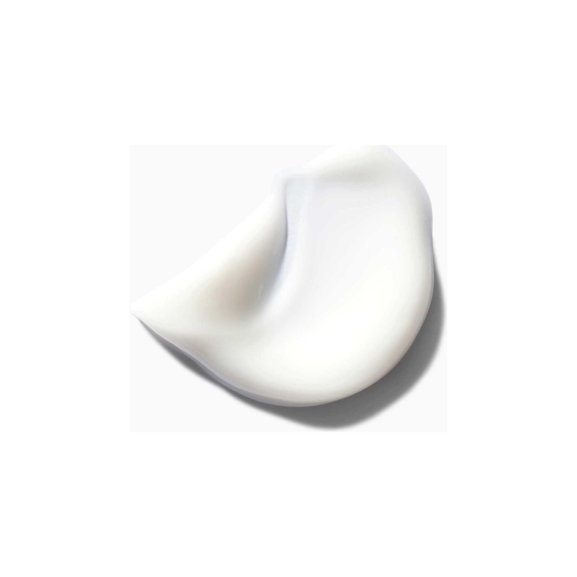 Creamy texture of Kérastase Nectar Thermique, an anti-frizz blow-dry milk for medium to thick dry hair.