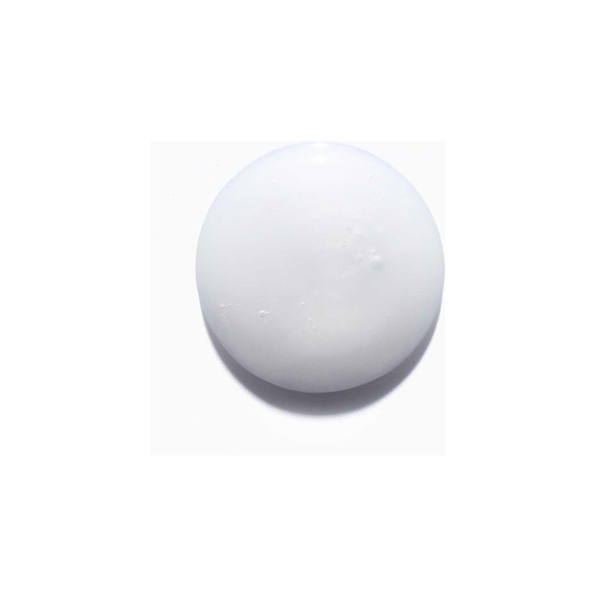 White sphere of Nutritive Bain Satin Riche Shampoo formula, ideal for nourishing very dry hair.
