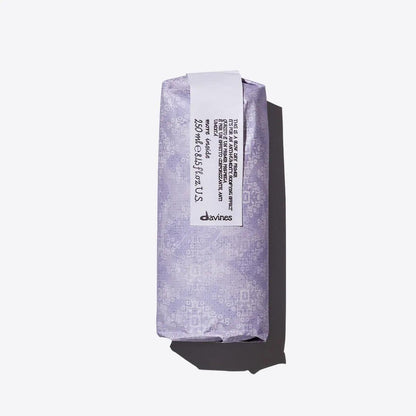 Davines Blow Dry Primer packaging in lavender, showcasing anti-humidity and heat protectant benefits for hair.