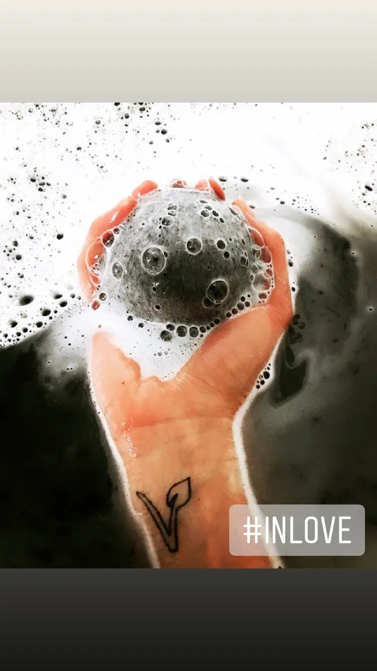BLACK MAGIC - BATH BOMB Caprice & Co Claudia Iacono